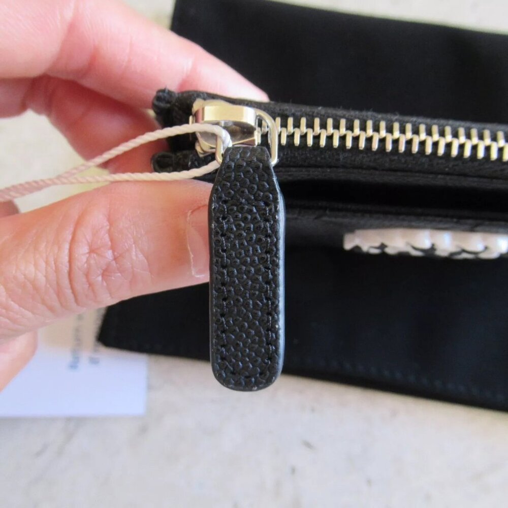 AUTHENTIC Chanel black Caviar Classic White Quilted Zip Coin Card Holder Wallet - Picture 2 of 16